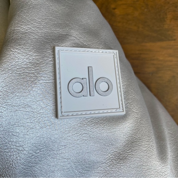 $248 Alo Yoga Orion Cropped Puffer Jacket Coat Silver Ivory Sherpa Jacket Small - Picture 10 of 11